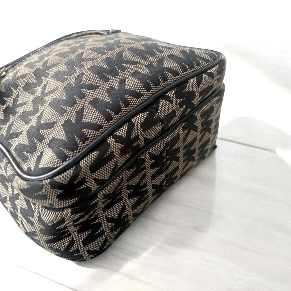Vintage MICHAEL KORS BEDFORD ZIP CROSSBODY BAG